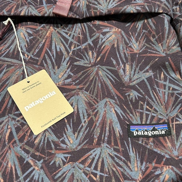 NWT Patagonia Fieldsmith Roll-Top Pack 30L - Picture 7 of 9